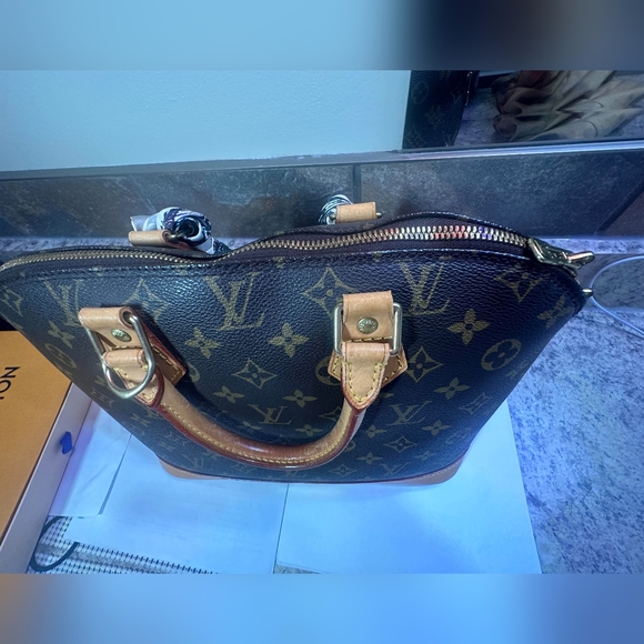 Preloved authentic alma - Picture 2 of 4